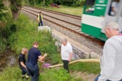 Kiszivattyúzták a sínek mentén összegyűlt csapadékvizet