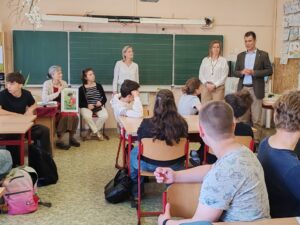 A 7 8 osok számára rendezett jelenléti fordulón a polgármester is sok sikert kívánt a gyrekeknek.